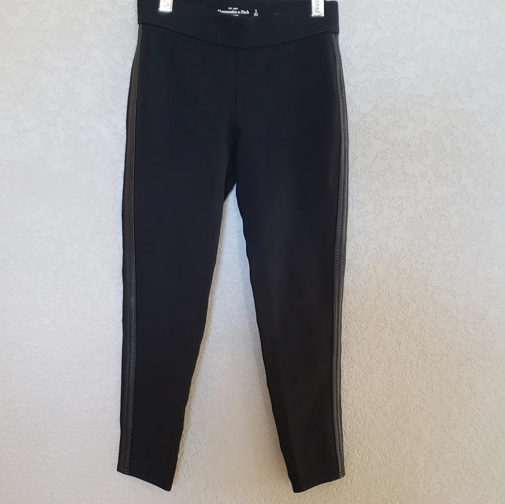 Abercrombie & Fitch leggings with leather stripe size Small